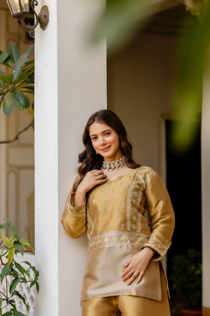 photo_6089160940579393798_y