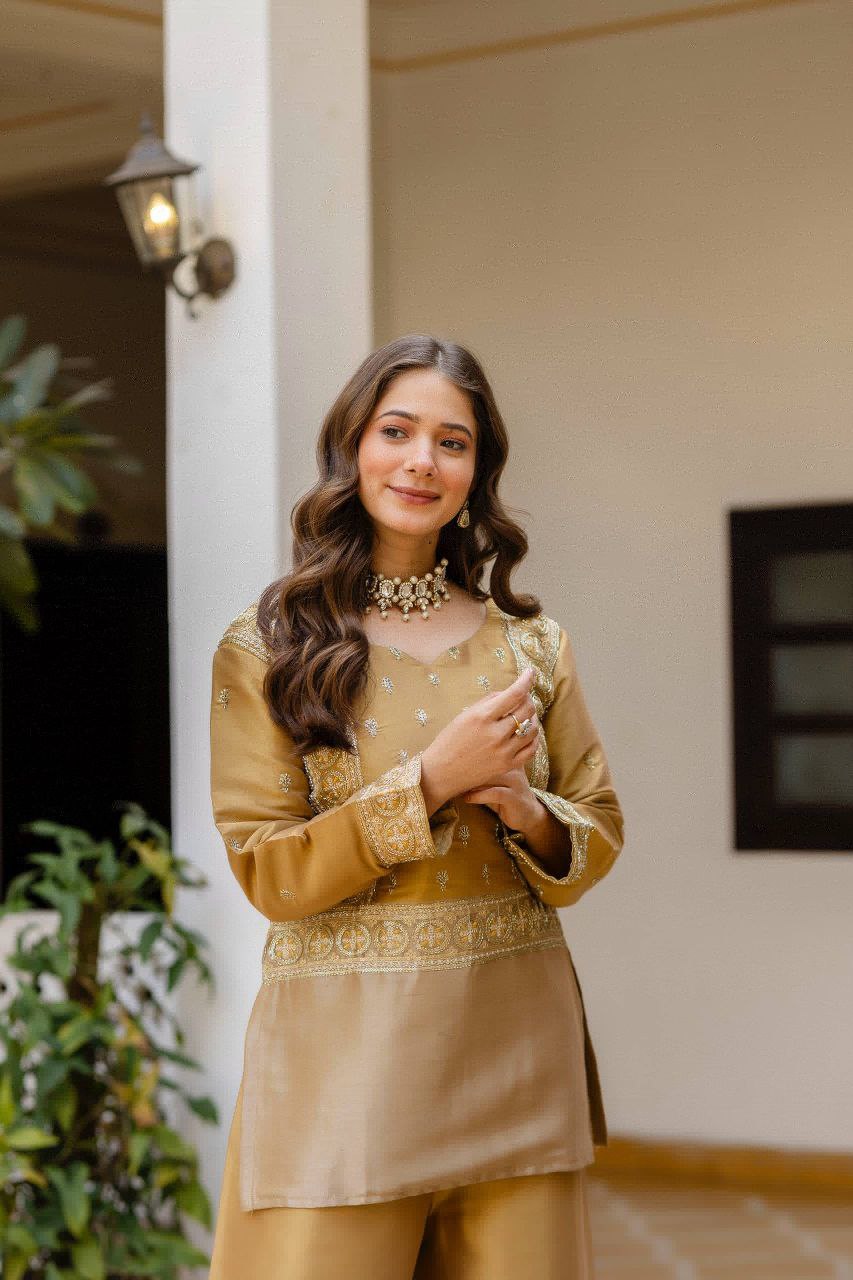 photo_6089160940579393801_y